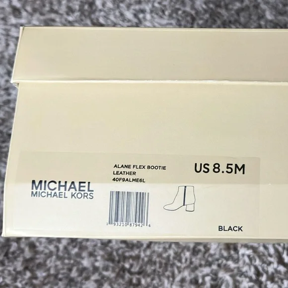 NWT New In Box MICHAEL MICHAEL KORS
Alane Pebbled Leather Ankle Boot Size 8.5 - Picture 11 of 11